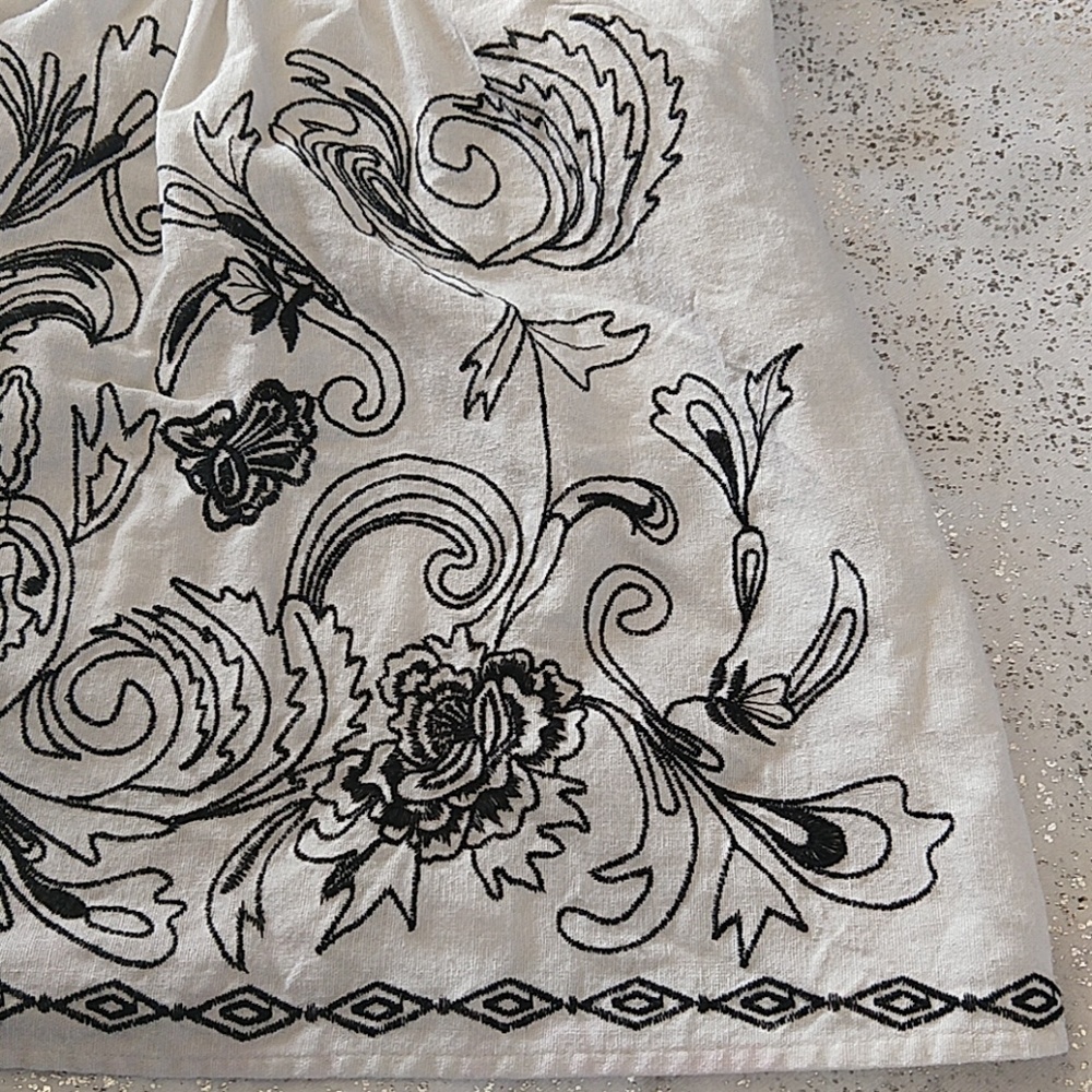 Embroidered Top - Picture 4 of 7